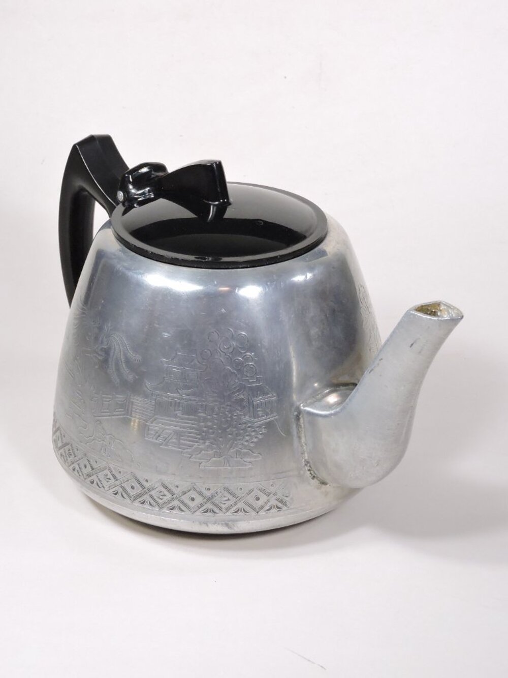 Vintage 6 Cup Tea pot - Swan Brand By Willoware, England